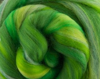 Kissed a frog, 23 micron, 4 oz braid, merino, combed top, roving, spinning fiber, hand spinning fiber, fibre, angelina, merino blend