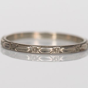 Circa 1920 - 14K Vintage Floral Pattern Wedding Band - VEG 464