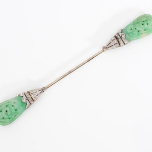 Broche victoriano de jade Jabot de la década de 1880 con diamantes, platino y oro, ATL n.° 489