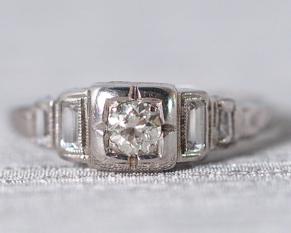 Antique 18k Diamond Engagement Ring *.31 cttw * V… - image 1