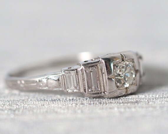 Antique 18k Diamond Engagement Ring *.31 cttw * V… - image 2