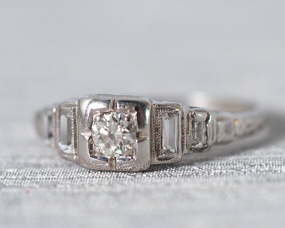 Antique 18k Diamond Engagement Ring *.31 cttw * V… - image 3