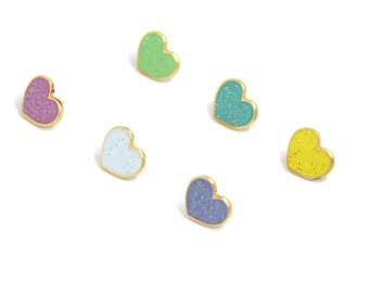 Conjunto de pines de esmalte de corazón - Regalo del Día de San Valentín para ella - Mini pines de esmalte - Corazones pastel