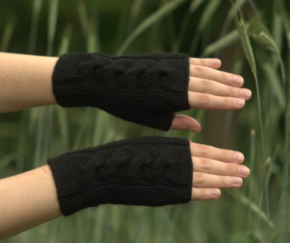 Ladies black fingerless gloves deals