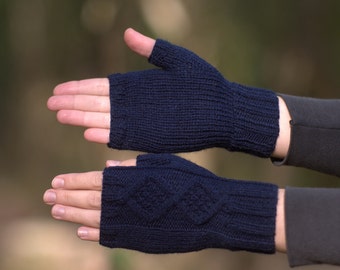 Texting gloves Knit fingerless gloves Women knit gloves Handmade gloves Gift for woman Hand warmers