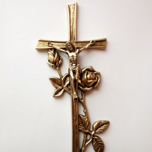 Adornos para tumbas Decoración de tumbas católicas Crucifijo grande Cruz de Jesús de latón Decoración de piedra conmemorativa Adorno para lápida Marcador de tumba cristiano