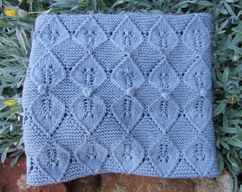 Modello per lavorare a maglia la coperta per bambini con foglie di fata - Download immediato del PDF