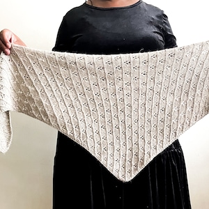 One Skein Shawl Knitting Pattern - Bukiwe Lace Triangular Shawl - Instant PDF Download