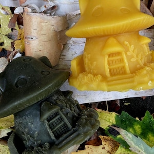 Mushroom Fairy House Candle  / 100% local beeswax candle