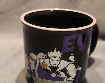 Taza de café grande de los villanos malvados de Disney: Maléfica, Úrsula y Cruella