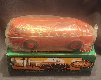 Nuevo camión cisterna Diamond T de ERTL, modelo Doodle Bug de 1934, con llave y caja original.