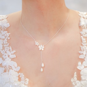 Collier mariage fleur, Hana, collier de mariée bohème, collier de mariage nacre, collier mariée romantique, collier de mariée doré image 1