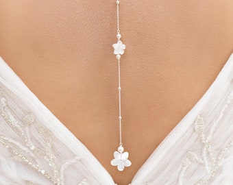 Bijou dos mariée, Gardania, bijou de dos mariée, Bijoux dos mariage, bijoux de dos mariée fleur, pendant dos mariée fleur nacre