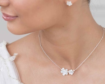 Collana da sposa Boho, Gardania, collana da sposa con fiori di madreperla, collana da sposa con fiori, gioielli da sposa romantici, collana da sposa boho