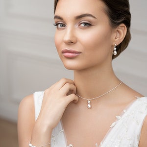 Elegant pearl and crystal bridal necklace, Ines, crystal bridal jewelry, pearl bridal necklace, 925 silver bridal jewellery, Bridal jewelry image 2