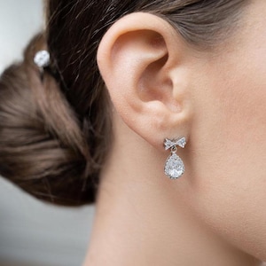 Boucles d&#39;oreilles de mariée, Romantique, boucles d&#39;oreilles mariage, boucles d&#39;oreilles mariée strass, boucles d&#39;oreilles mariée argentées