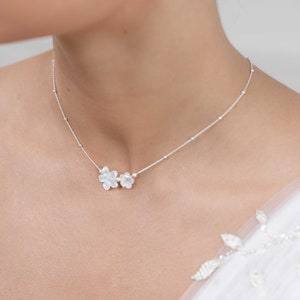 Collier mariée bohème, Gardania, collier mariage fleurs nacre, collier de mariée fleur, bijoux mariage romantiques, collier de mariée bohème image 3