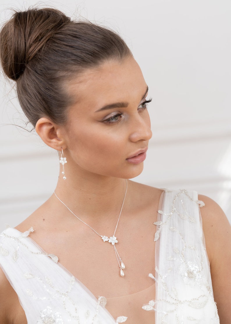 Romantic bridal necklace, Hana, flower bridal necklace, boho wedding necklace, mother of pearl bridal necklace, flower bridal jewelry zdjęcie 3