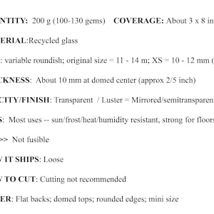 Puede incluir: Una colecci&oacute;n de gemas de vidrio reciclado con parte posterior plana, parte superior abovedada y bordes redondeados. Estas gemas transparentes, espejadas y semitransparentes miden 10-12 mm y 10 mm de grosor. El set pesa 200 g y contiene 100-130 piezas.