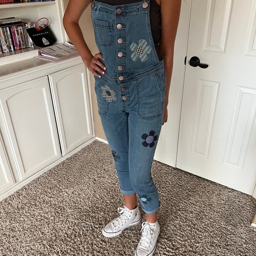 Appliqué flower BDG (Urban Outfitters) overalls. Boho Chic. Handmade. Skinny Jeans. Size shops 27.