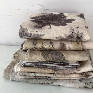 Natürlich gefärbter Leinenstoff, handgefärbt, rustikaler botanisch bedruckter Leinenstoff, Slow Stitch, Quilten, Nähprojekte, Textilkunst _ 17