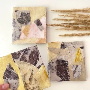 Encuadernación artesanal, cuaderno ecológico, fascículo cosido a mano con cubierta de lino ecoimpresa y teñida botánicamente, un regalo de la naturaleza.