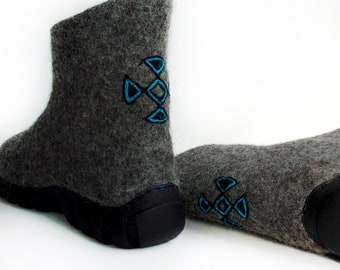 Winter felt boots. Felted wool boots in grey. Handmade shoes-winter boots-grey black-blue color. Men's s felted boots, woolen men shoes