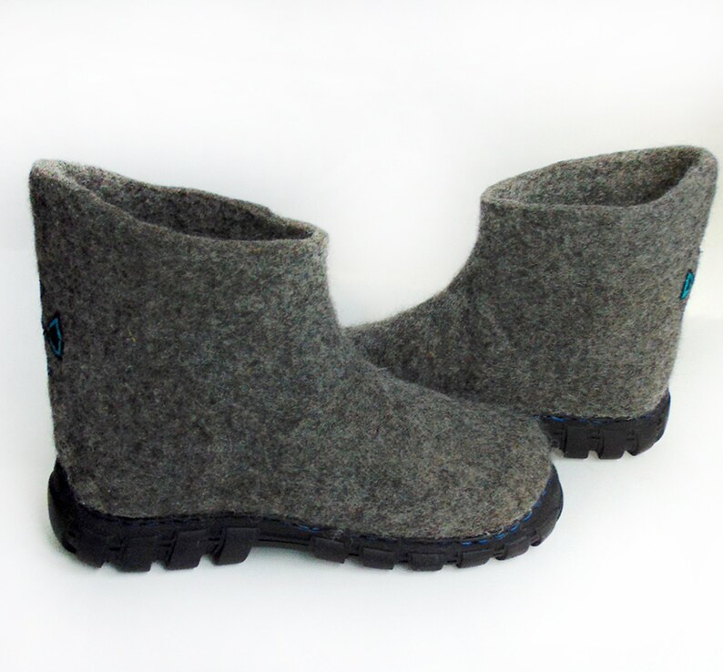 Winter felt boots. Felted wool boots in grey. Handmade Etsy
