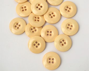 4 buttons, Pale yellow, 4 holes (20 mm)