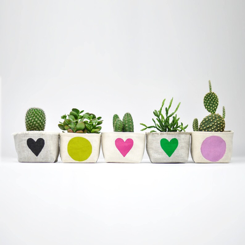 Heart Linen Planter for Succulents and Cacti, 3 Small Size, Black Heart Blockprint on Natural Linen zdjęcie 4