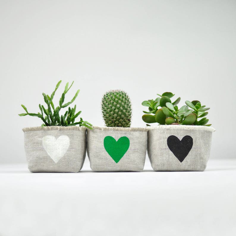 Heart Linen Planter for Succulents and Cacti, 3 Small Size, Black Heart Blockprint on Natural Linen zdjęcie 2