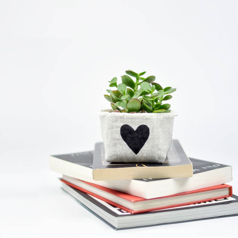 Heart Linen Planter for Succulents and Cacti, 3 Small Size, Black Heart Blockprint on Natural Linen zdjęcie 3