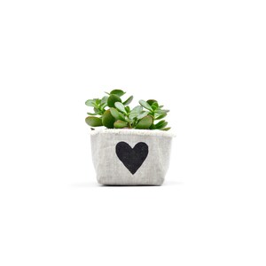 Heart Linen Planter for Succulents and Cacti, 3 Small Size, Black Heart Blockprint on Natural Linen zdjęcie 1