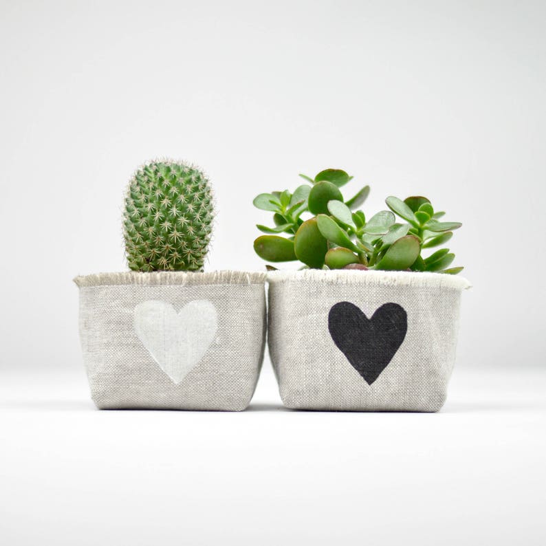 Heart Linen Planter for Succulents and Cacti, 3 Small Size, Black Heart Blockprint on Natural Linen zdjęcie 5