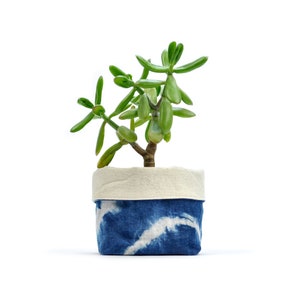 Doniczka z tkaniny Shibori Indigo — 4" średniej wielkości — ręcznie farbowana, wiadro bawełniane, na sukulenty, kaktusy i inne małe rzeczy