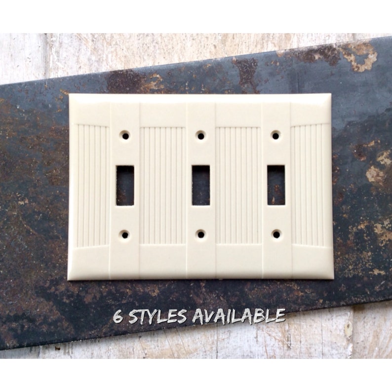2 Vintage Sierra Electric Company Ivory Bakelite Ribbed Outlet Cover Plates