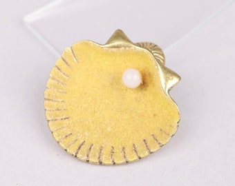 Vintage Gold Clam with Pearl Brooch