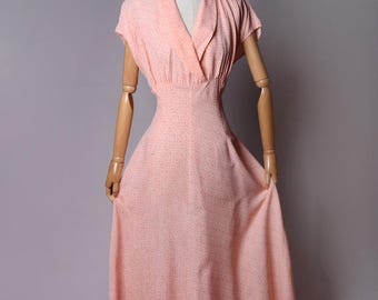 Vintage late 1930s 40s Salmon Pink Floral House Dress | L