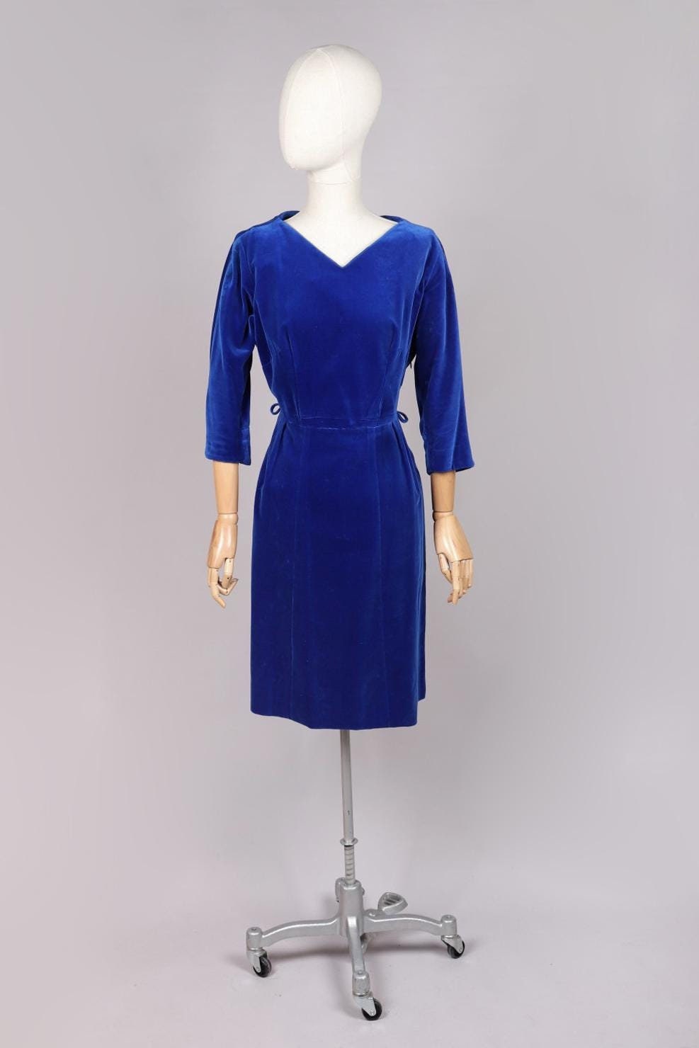 blue velvet wiggle dress Stunning 1950s Medium Dark Blue Velvet Wiggle Dress With Matching Belt