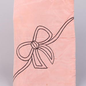 Pochette per lingerie vintage anni '40 in stile francese color rosa salmone con fiocco