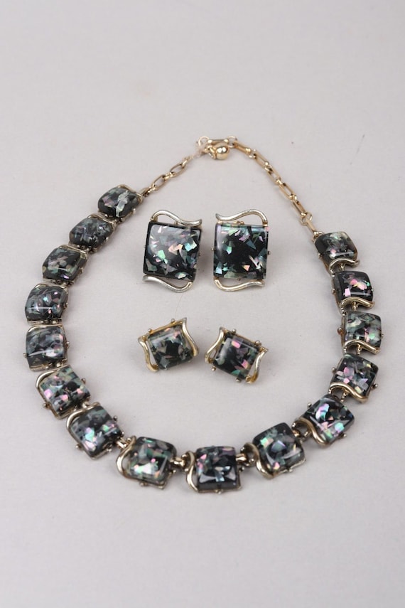 VTG 1950s Signed ‘Coro’ Flake Thermoset Necklace &