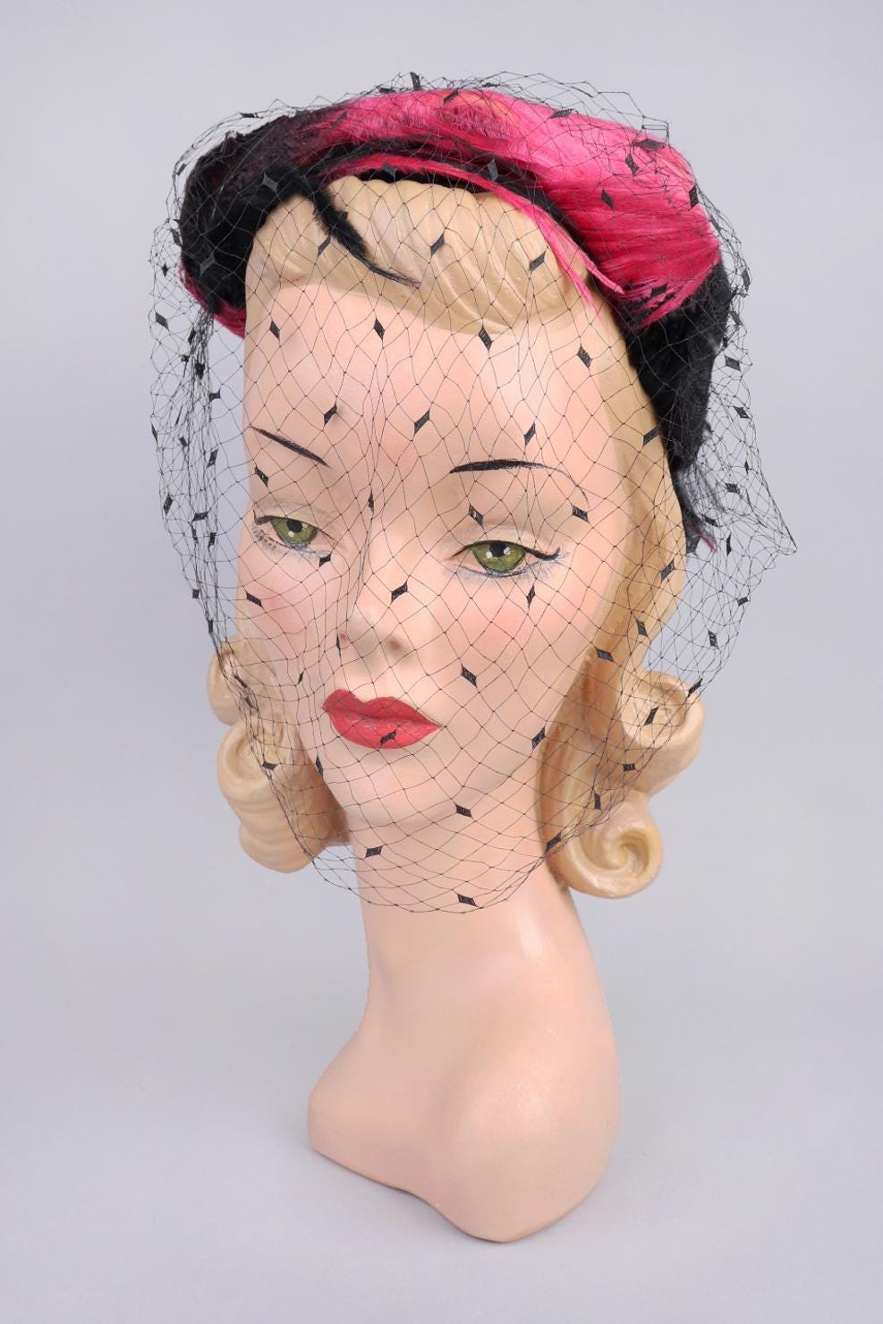 1940-50s Black Fuchsia Pink Feathered Hat - Etsy India display picture 1