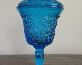Dulcera vintage de vidrio LE Smith de 8.5 pulgadas con diseño de margaritas y puntos azules, con tapa.