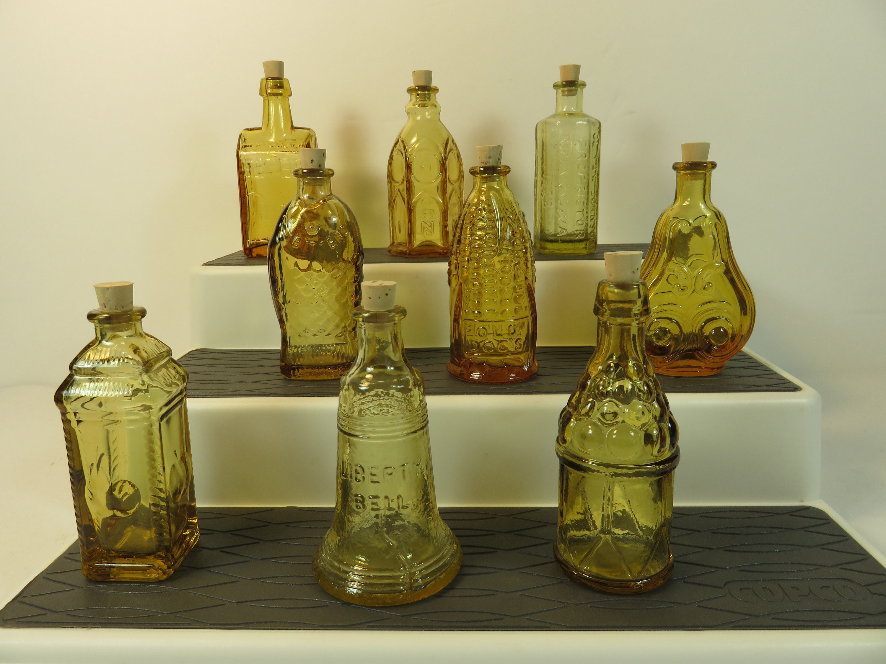 Vintage Glass Ink Well Uranium (GEC) Vintage Glass Ink Well Uranium (GEC)