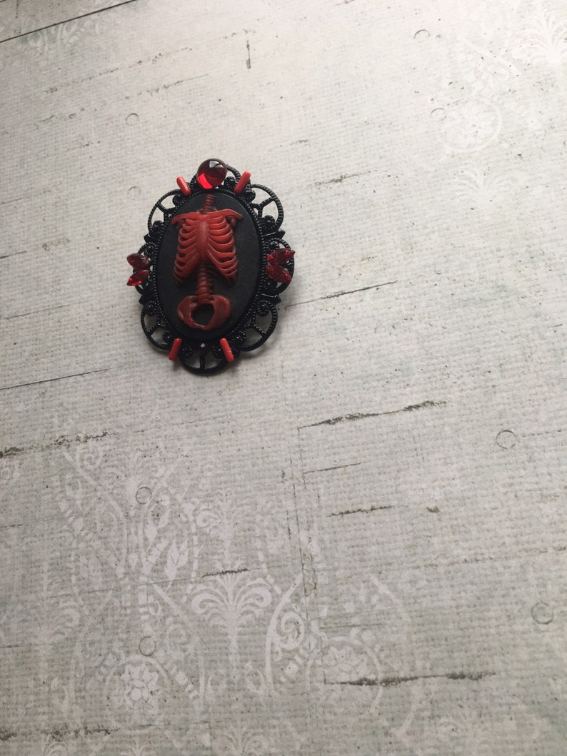 Gothic Brooch with Torso in Rotten Red image 2