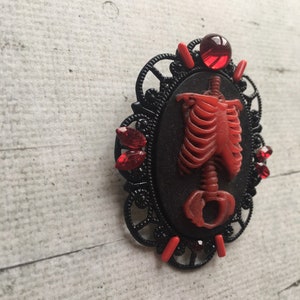 Gothic Brooch with Torso in Rotten Red image 9