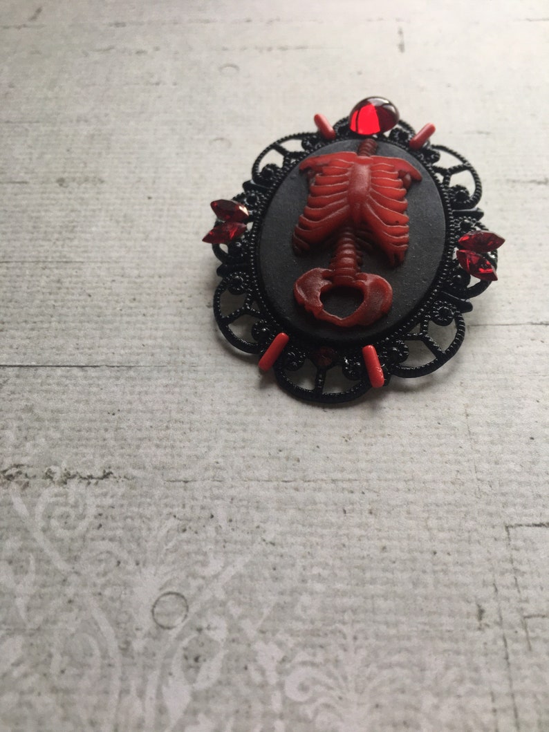 Gothic Brooch with Torso in Rotten Red image 3