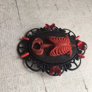 Gothic Brooch with Torso in Rotten Red image 6