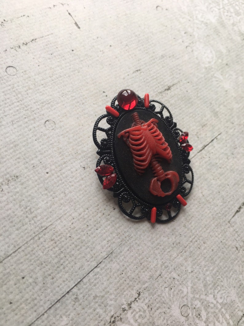 Gothic Brooch with Torso in Rotten Red image 5