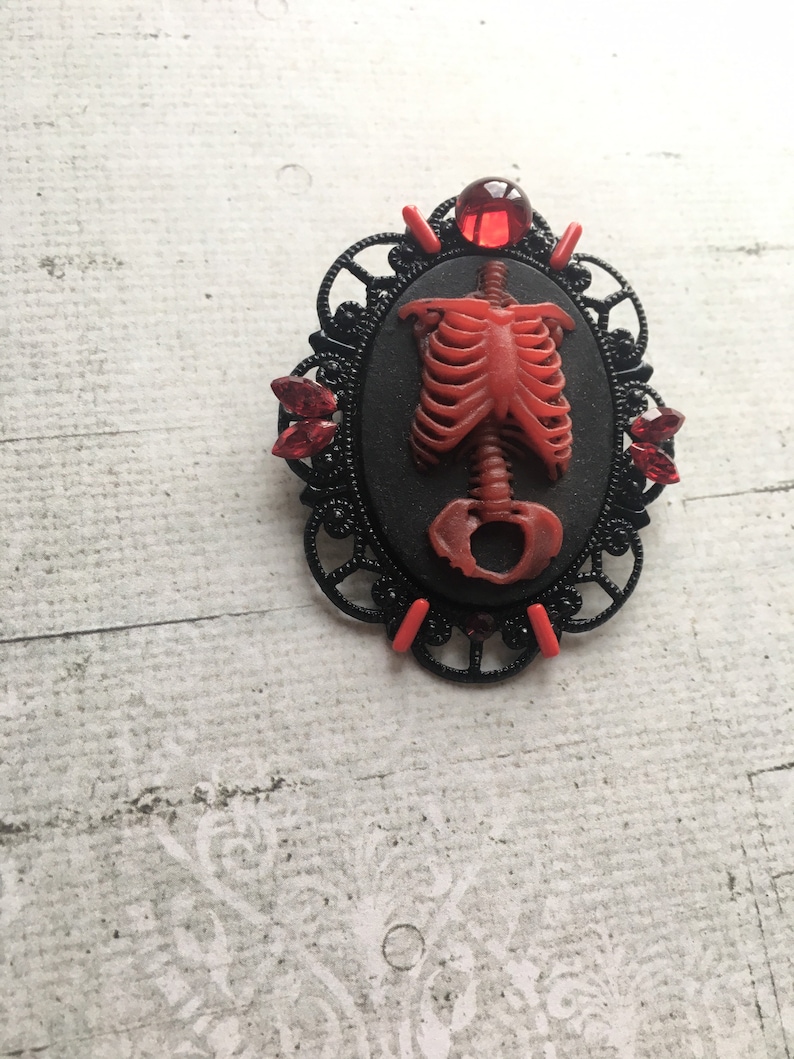 Gothic Brooch with Torso in Rotten Red image 1